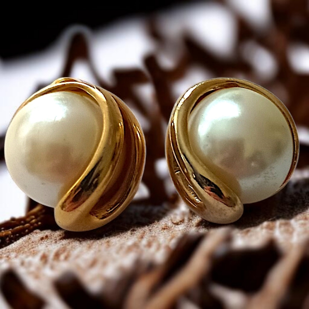 Vtg 80s Faux Pearl Cabochon Earrings Gold Tone Swirl Maximalist Baroque Chunky